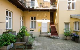Sekretne gniazdko w tajemniczym ogrodzie